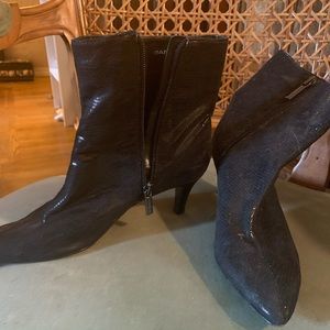 Black heeled booties